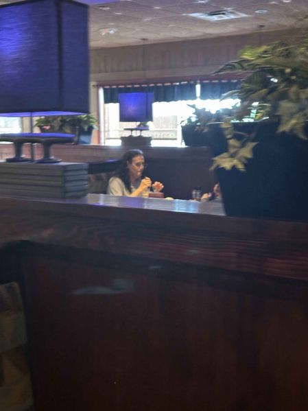 File:Chris and Flutter at Red Lobster.jpeg